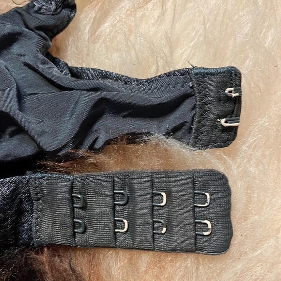 Victoria’s Secret Gray Uplift Bra - Picture 6 of 6